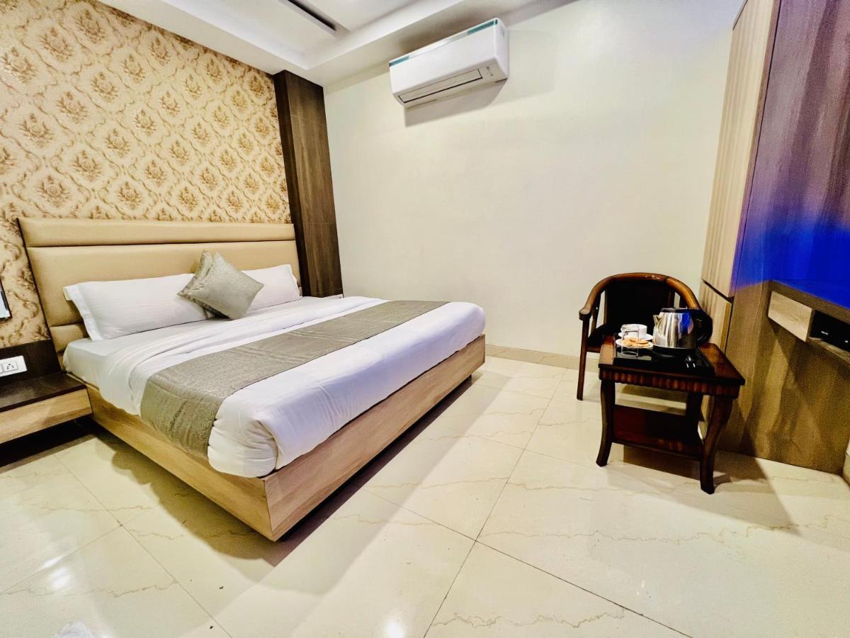Hotel Apple Inn N Suites, New Delhi Exterior photo